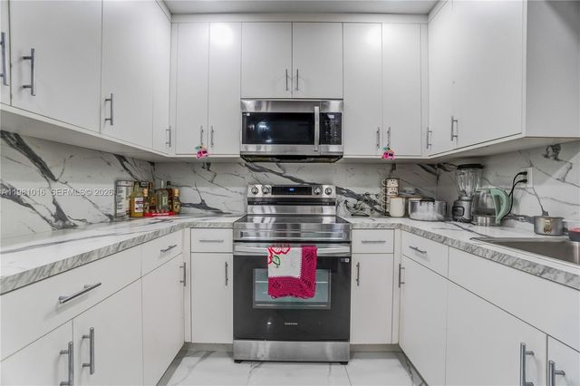 1570 NE 9th St, Homestead, FL 33033