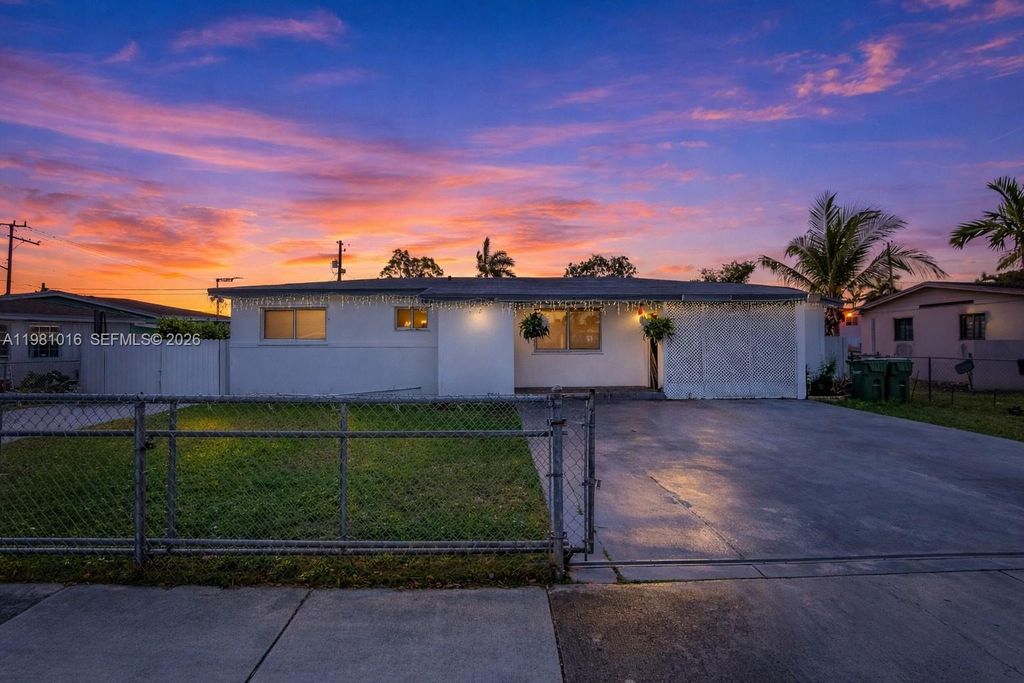 1570 NE 9th St, Homestead, FL 33033