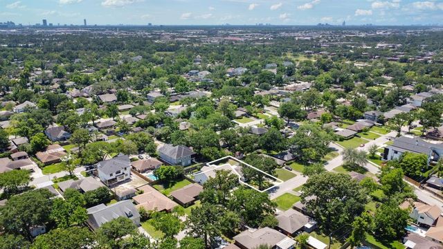 2107 Hewitt Drive, Houston, TX 77018