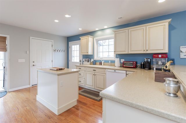 23671 S Shore Drive, Edwardsburg, MI 49112