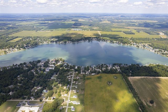 23671 S Shore Drive, Edwardsburg, MI 49112