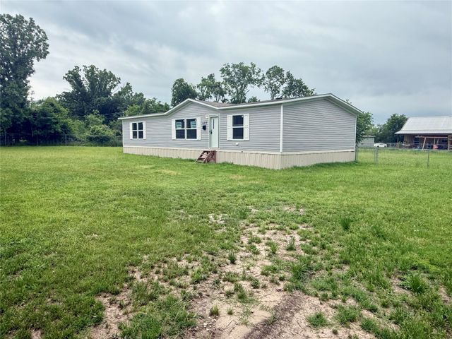 407 S 2nd Street, Lott, TX 76656
