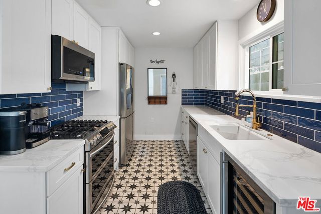 2059 Laurel Canyon Boulevard, Los Angeles, CA 90046