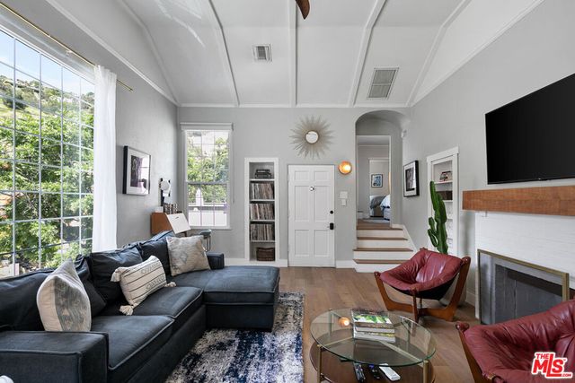 2059 Laurel Canyon Boulevard, Los Angeles, CA 90046