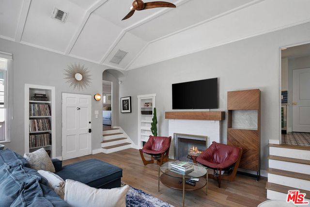 2059 Laurel Canyon Boulevard, Los Angeles, CA 90046