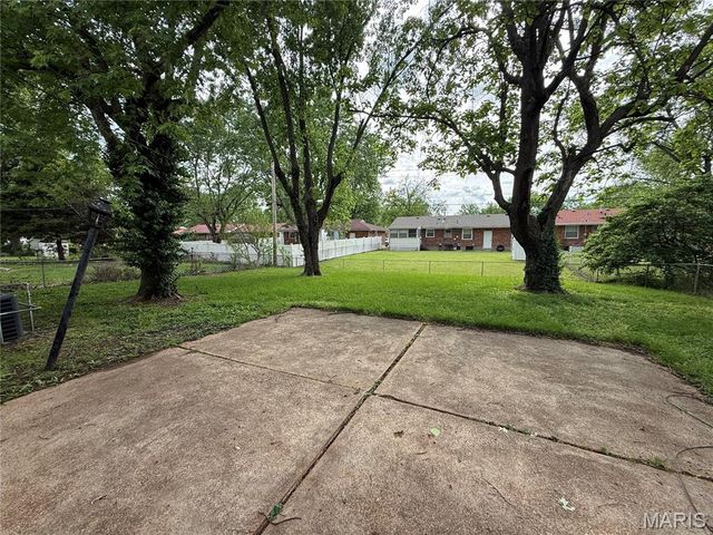 325 Rand Drive, St Louis, MO 63135