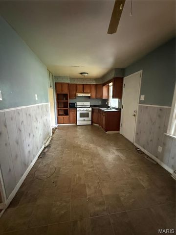 325 Rand Drive, St Louis, MO 63135