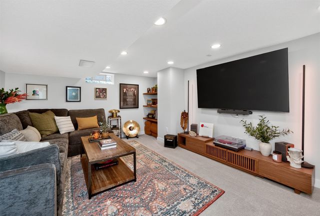 1510 41st Place, Des Moines, IA 50311