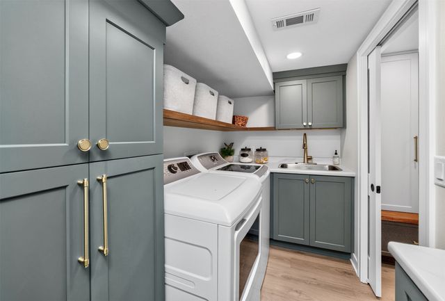 1510 41st Place, Des Moines, IA 50311