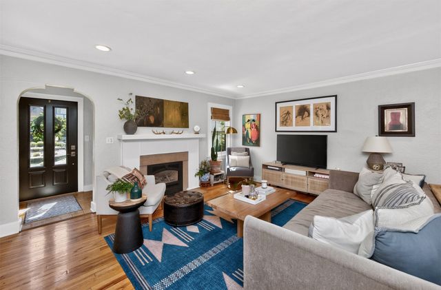 1510 41st Place, Des Moines, IA 50311
