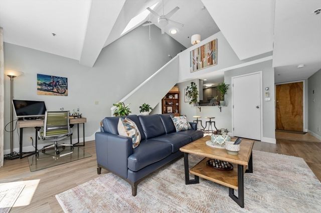 348 Rantoul St 305, Beverly, MA 01915