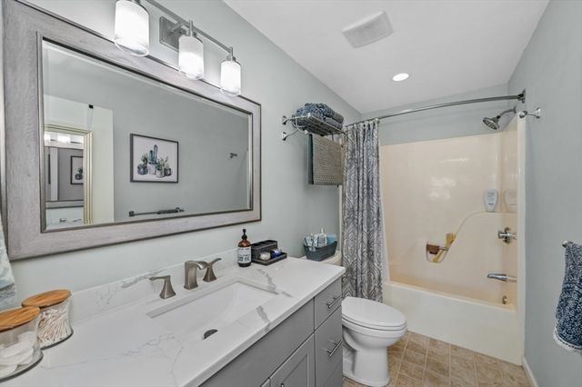 348 Rantoul St 305, Beverly, MA 01915