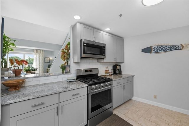 348 Rantoul St 305, Beverly, MA 01915