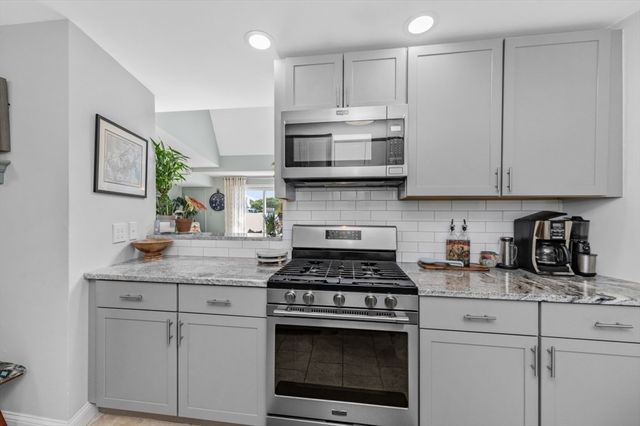 348 Rantoul St 305, Beverly, MA 01915