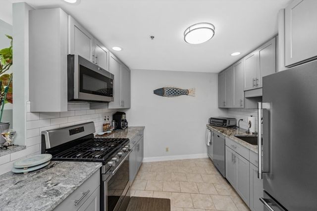348 Rantoul St 305, Beverly, MA 01915