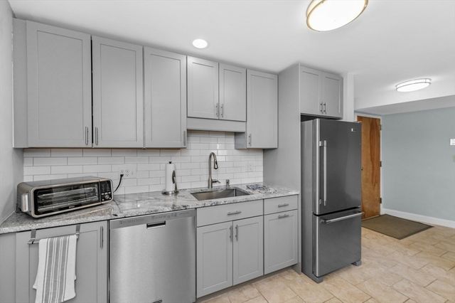 348 Rantoul St 305, Beverly, MA 01915