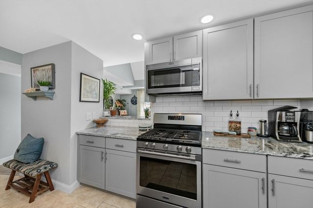 348 Rantoul St 305, Beverly, MA 01915