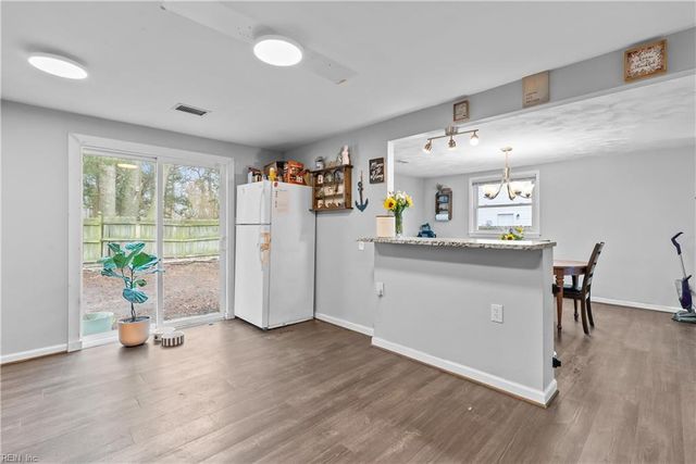 30 Boykin LN, Hampton, VA 23663