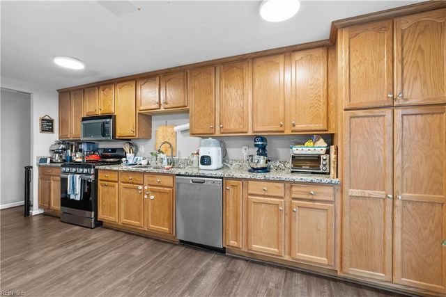 30 Boykin LN, Hampton, VA 23663