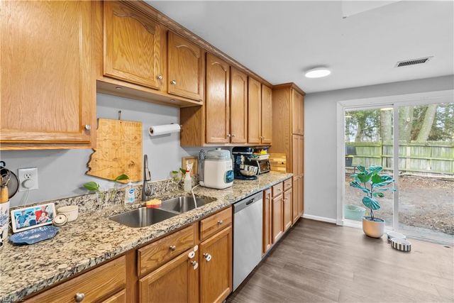 30 Boykin LN, Hampton, VA 23663