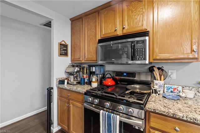 30 Boykin LN, Hampton, VA 23663