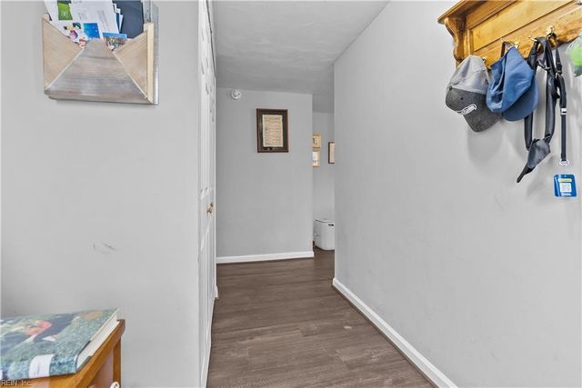 30 Boykin LN, Hampton, VA 23663