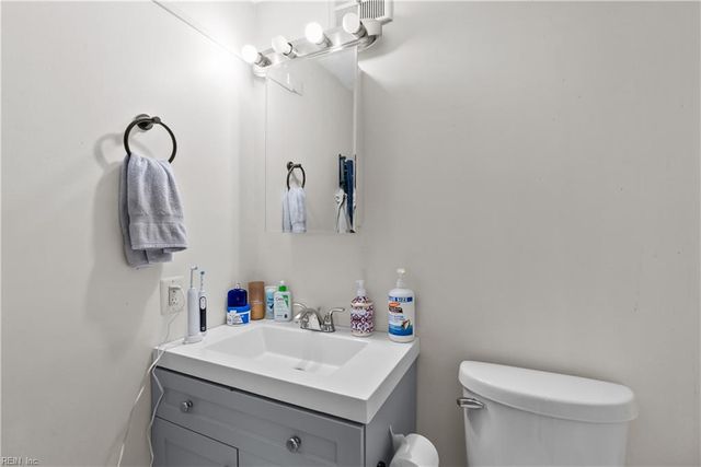 30 Boykin LN, Hampton, VA 23663