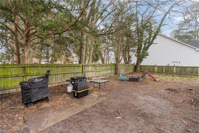 30 Boykin LN, Hampton, VA 23663