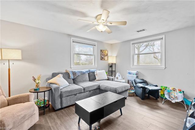 30 Boykin LN, Hampton, VA 23663