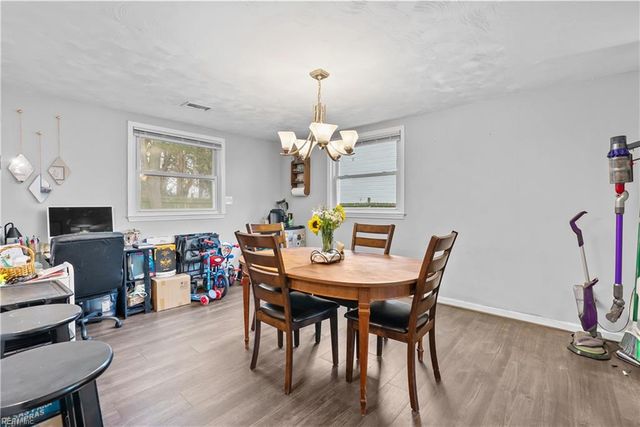 30 Boykin LN, Hampton, VA 23663