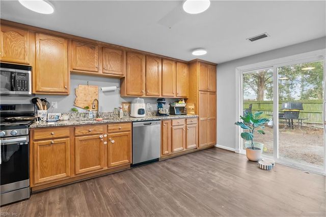 30 Boykin LN, Hampton, VA 23663