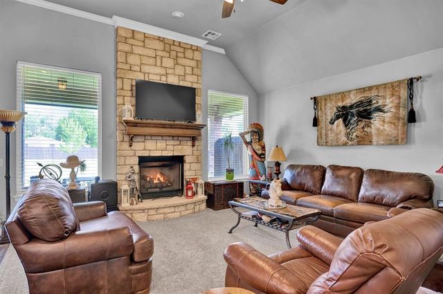 9 Southpointe Avenue, Tuttle, OK 73089