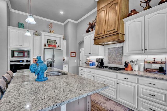 9 Southpointe Avenue, Tuttle, OK 73089