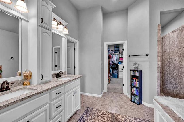 9 Southpointe Avenue, Tuttle, OK 73089