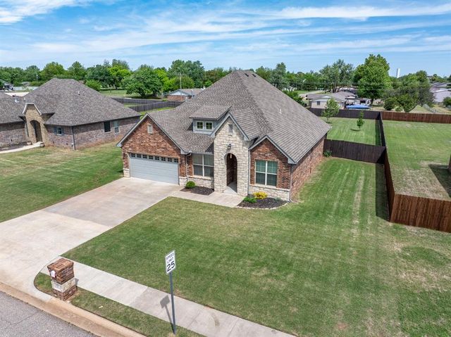9 Southpointe Avenue, Tuttle, OK 73089