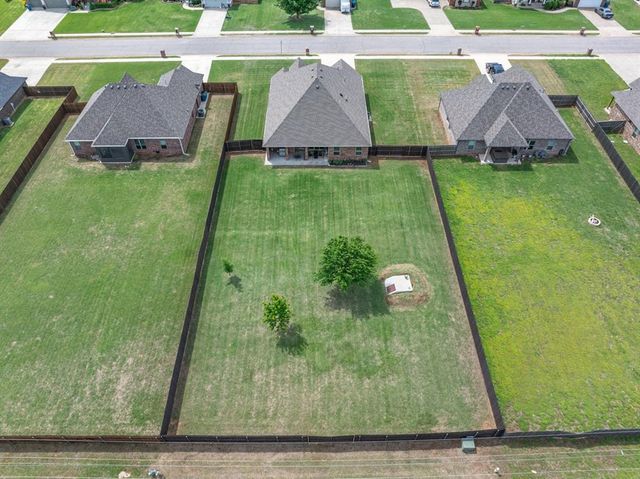 9 Southpointe Avenue, Tuttle, OK 73089