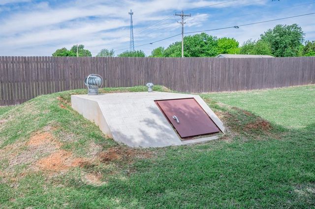 9 Southpointe Avenue, Tuttle, OK 73089