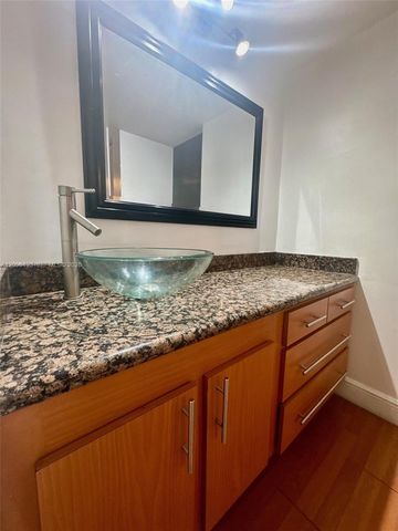 3475 N Country Club Drive 601, Aventura, FL 33180