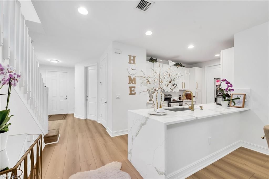 7689 Bristol CIR, NAPLES, FL 34120 — photo 4