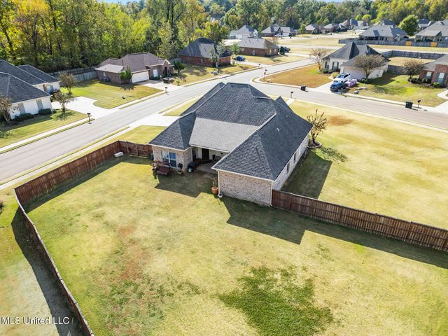 100 Trailbridge Way, Canton, MS 39046