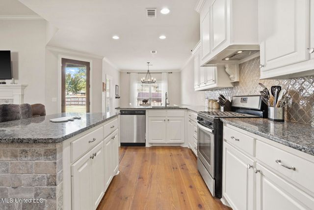 100 Trailbridge Way, Canton, MS 39046