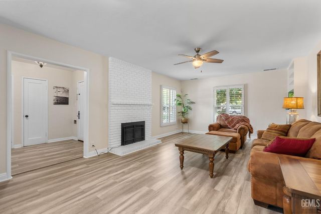 2810 19th St., Bakersfield, CA 93301