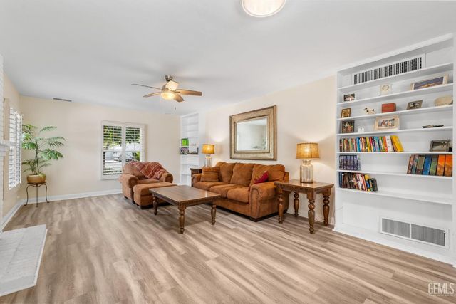 2810 19th St., Bakersfield, CA 93301