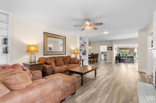 2810 19th St., Bakersfield, CA 93301