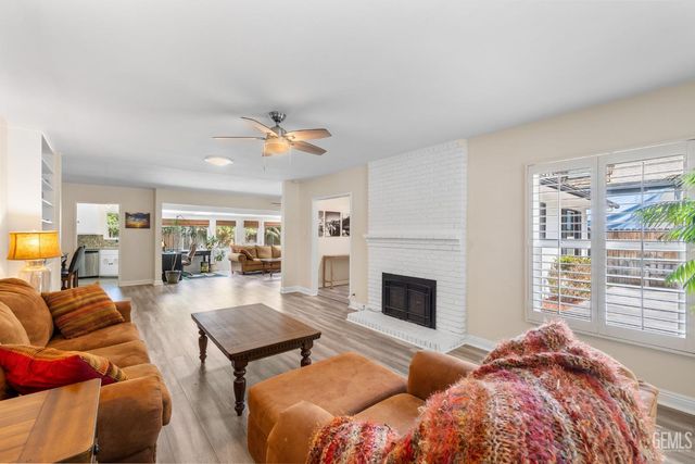 2810 19th St., Bakersfield, CA 93301