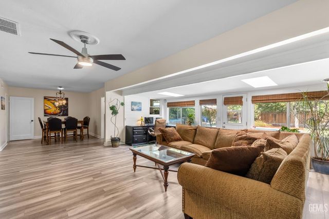 2810 19th St., Bakersfield, CA 93301