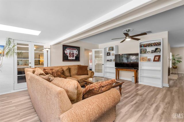 2810 19th St., Bakersfield, CA 93301