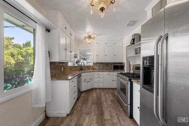 2810 19th St., Bakersfield, CA 93301