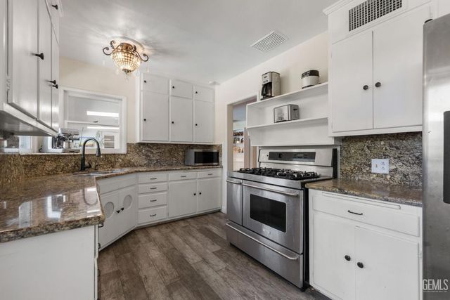 2810 19th St., Bakersfield, CA 93301