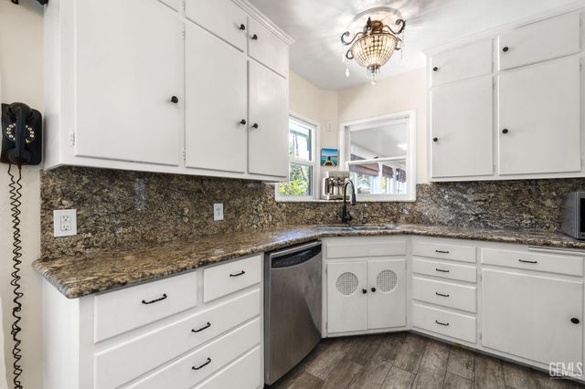 2810 19th St., Bakersfield, CA 93301